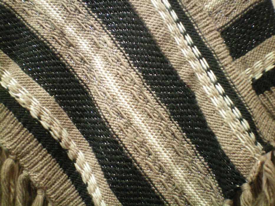 Шерстяное пончо накидка теплая оригинальная вещь люрекс кофта свитер