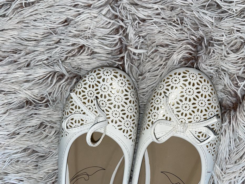 Eleganckie baleriny biało-złote