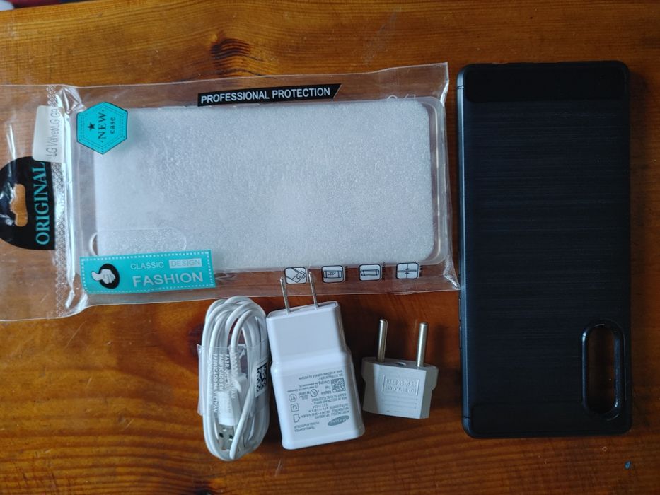 LG Velvet 8/128, вживаний, Корея, +2 бампера, зарядка, кабель.