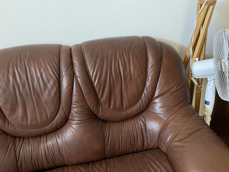 Conjunto de 2 sofas em pele