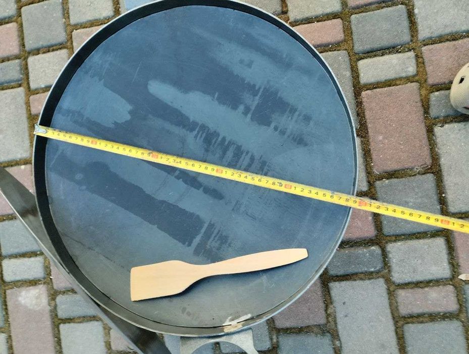 Похідна сковорода з диска  з якісного металу 50 см з ніжками .