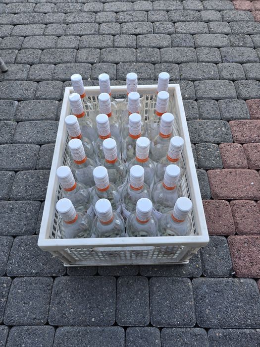 Butelki szklane na wino z nakretka
