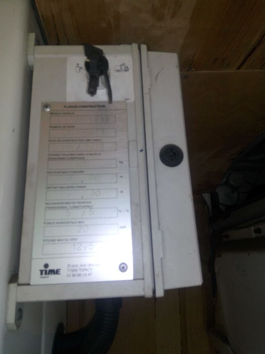 Автовишка АГП-'12; АГП-15. Послуги автовишки.