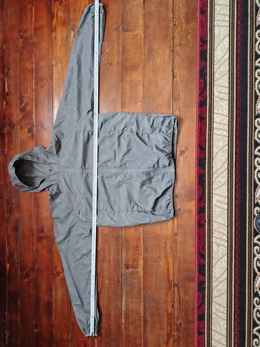 Куртка - вітровка .