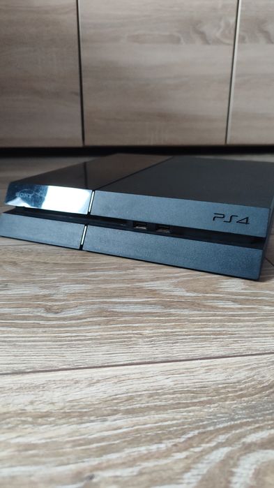 Konsola PlayStation 4