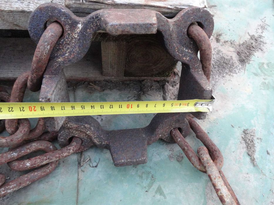 łańcuchy sniegowe z podkowami kolcami do traktora koparki ladowarki