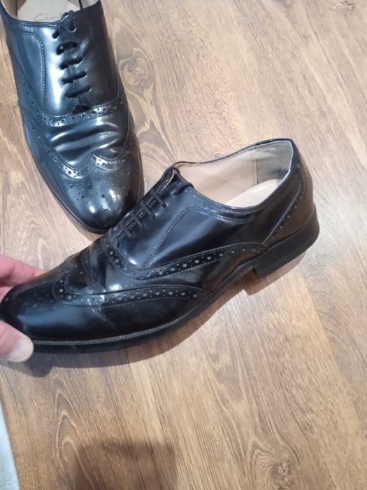 продам чоловічі шкіряні туфлі бренду Clarks