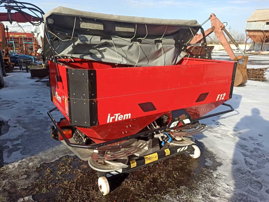 Розкидач міндобрив IrTem F12