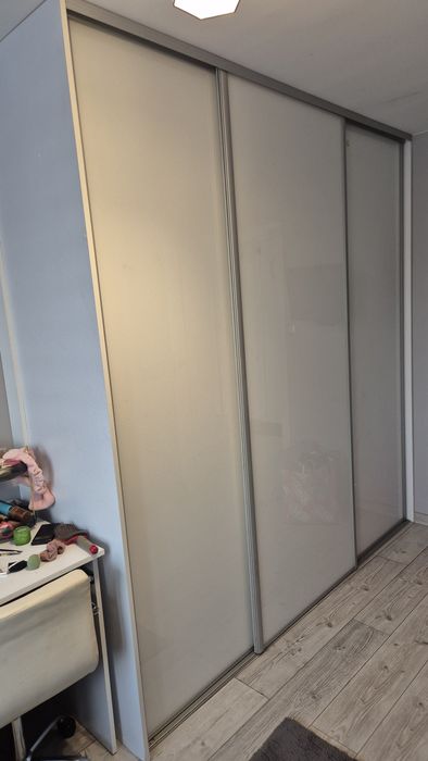Szafa duża przesuwna szklana