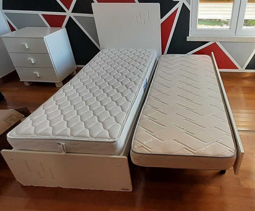 Vendo Mobiliário Usado de Quarto Criança c/ 7 Peças