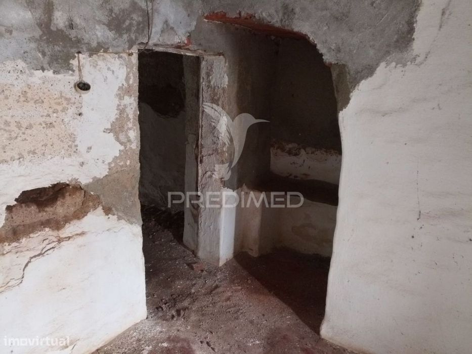 Moradia T6 para reconstrução no coração do Alandroal — com vista ma...