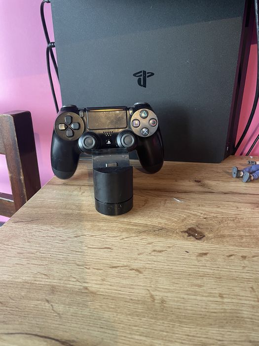 Ps4 + comando + jogos + carregador