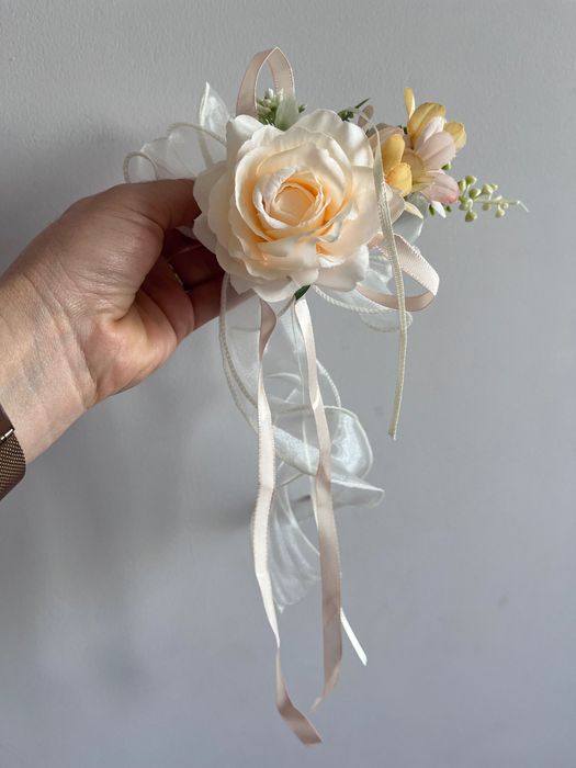 Dekoracja auta do ślubu kwiaty ozdoba na auto ślubne