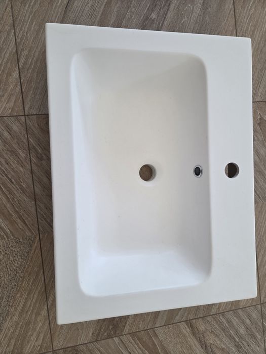 Umywalka konglomeratowa