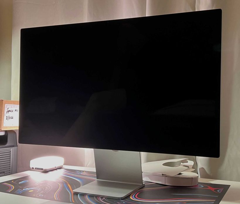 Apple Studio Display Tilt-adjustable stand (Standard glass)