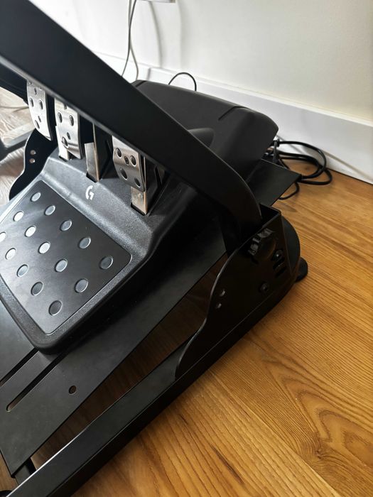 Logitech G923 TrueForce (PS5/PS4/PC) + Cockpit Vevor