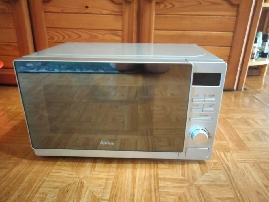 Mikrofala Amica 700 W