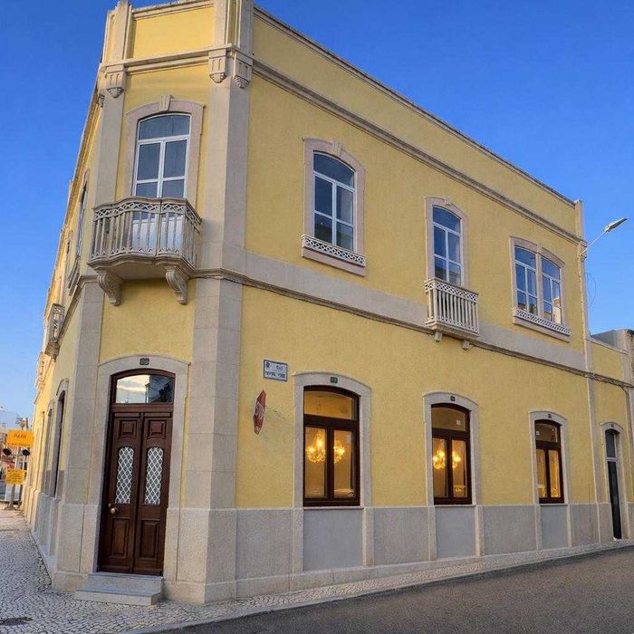 Moradia tradicional totalmente renovada no coração de Olhão