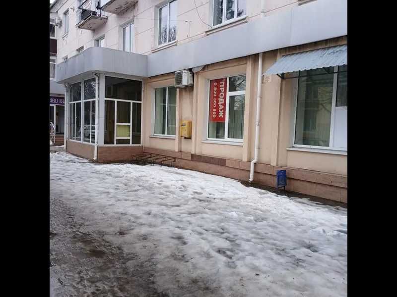 Фасадне нежитлове приміщення загальною площею 264 кв.м.