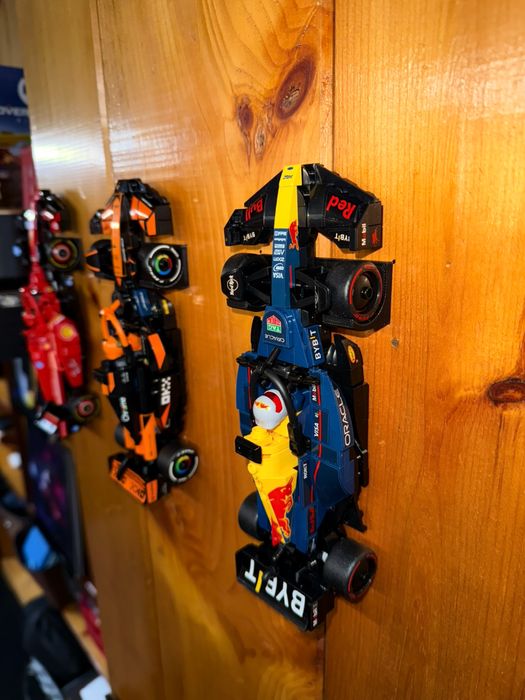 Uchwyt Ścienny do Samochodów F1 z Klocków LEGO