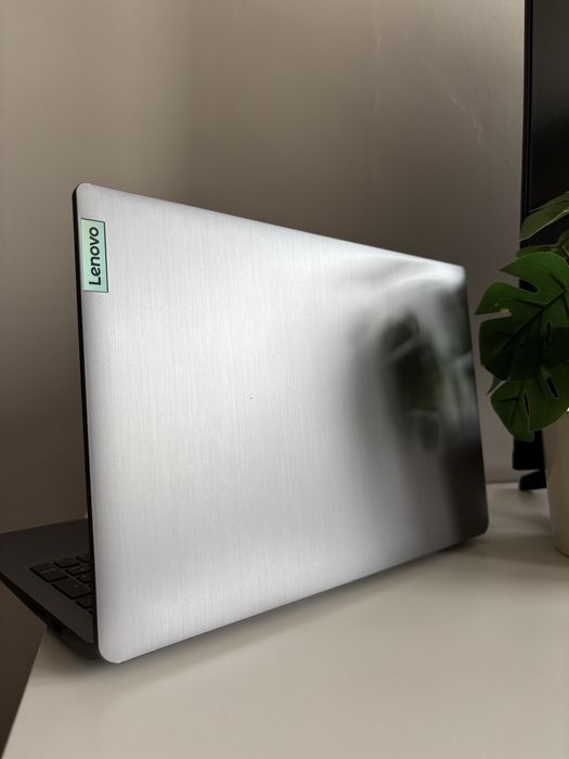 LENOVO IdeaPad 3 15.6 R5-5500U 8GB RAM 512GB SSD