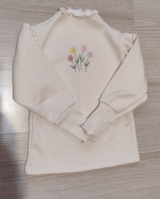 Утеплена кофта для дівчинки білого та беживого кольору розмір 110,116