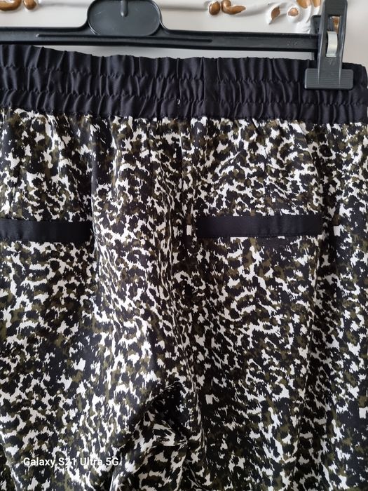 Calças acetinadas animal print