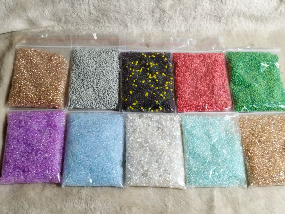 Drobne koraliki / sieczka do tworzenia rękodzieła / 10 opakowań