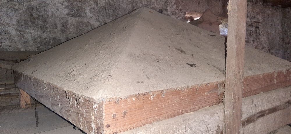 2 Criadeiras para aves.