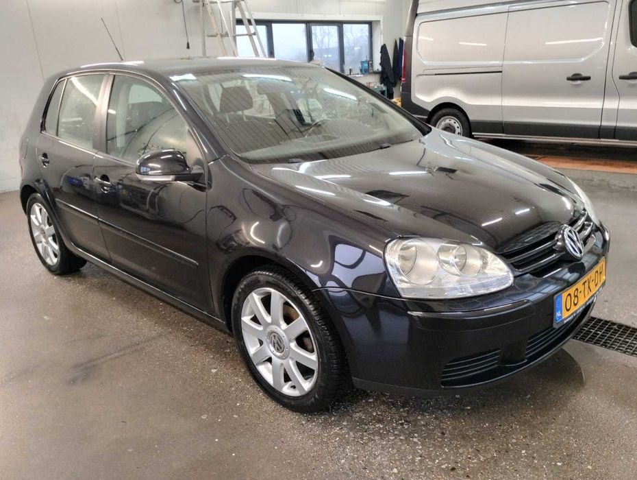 VW Golf 1.6 MPI 102 km.5-drzwiowy, sprowadzony