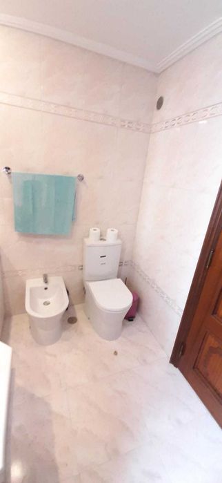 Quarto Suite (wc privado) espaçoso (parece T0). CentroLISBOA