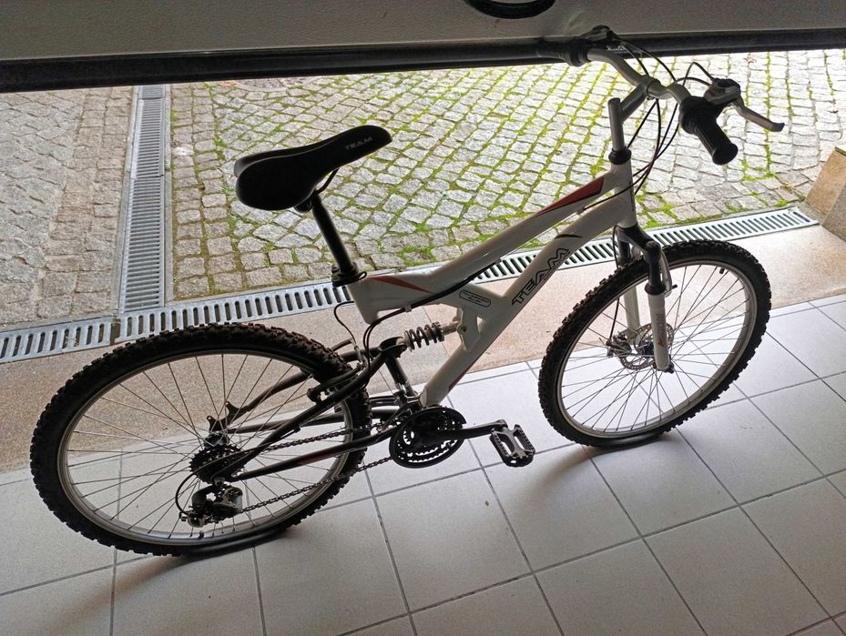 Bicicleta em alumínio