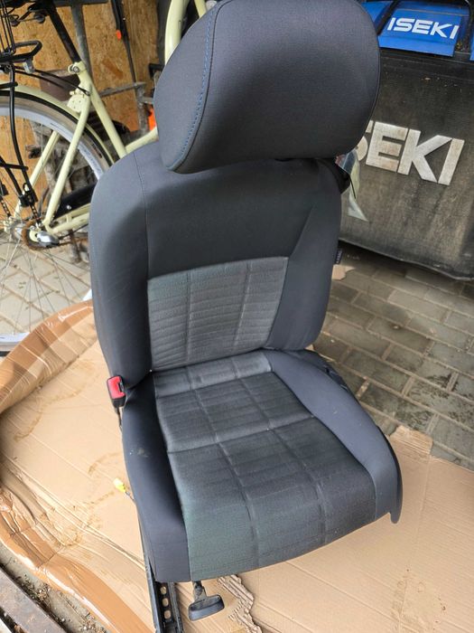 Fotel kierowcy golf IV 3 drzwiowy stan bardzo dobry