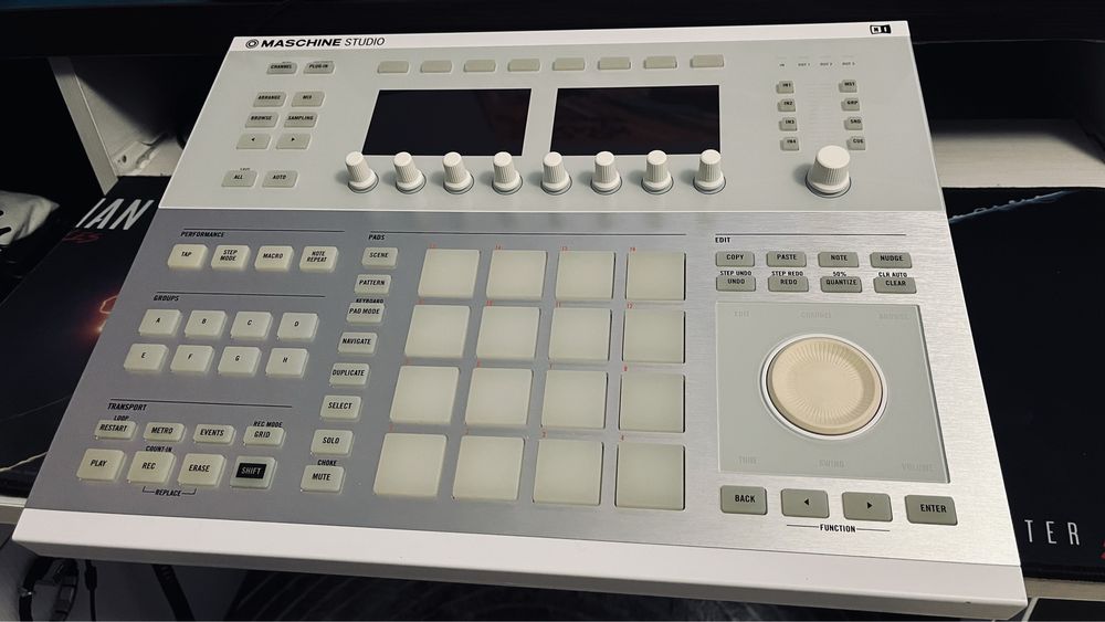 Maschine Studio White + expansion pack / stan perfect