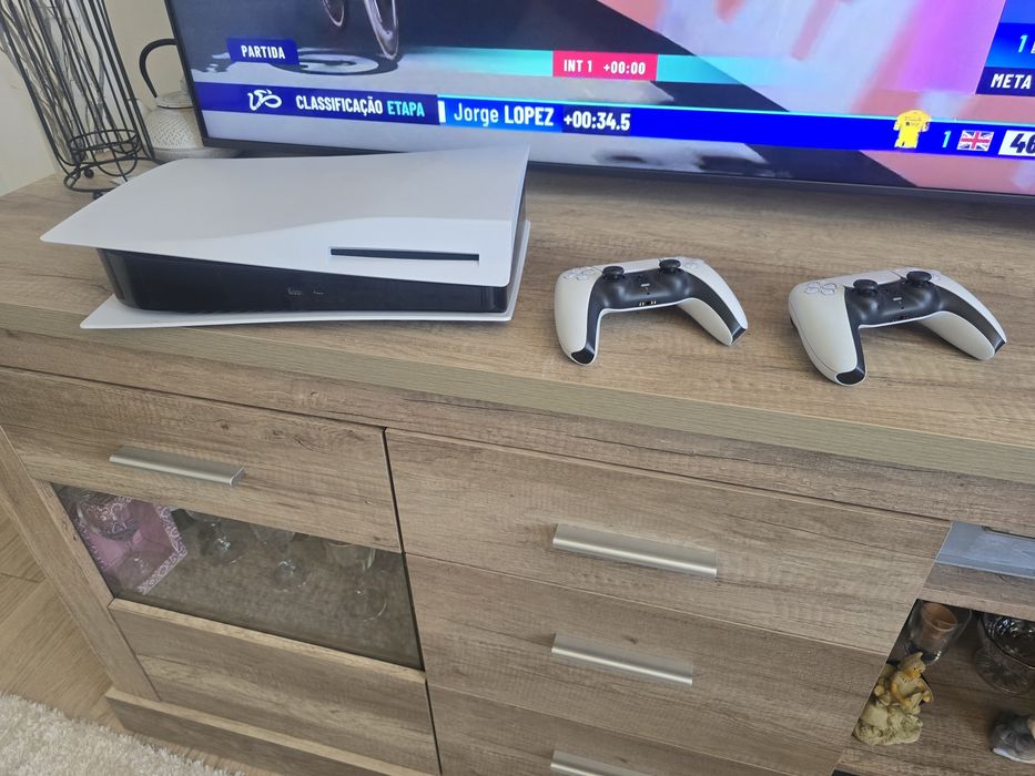 Playstation 5 mais 2 comandos e alguns jogos