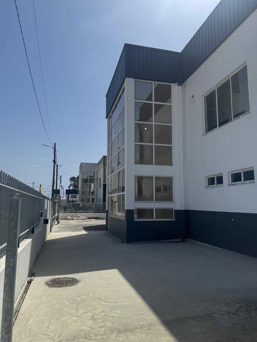 **Pavilhão Industrial para Arrendamento | Zona Industrial Vale do Alecrim – Palmela**