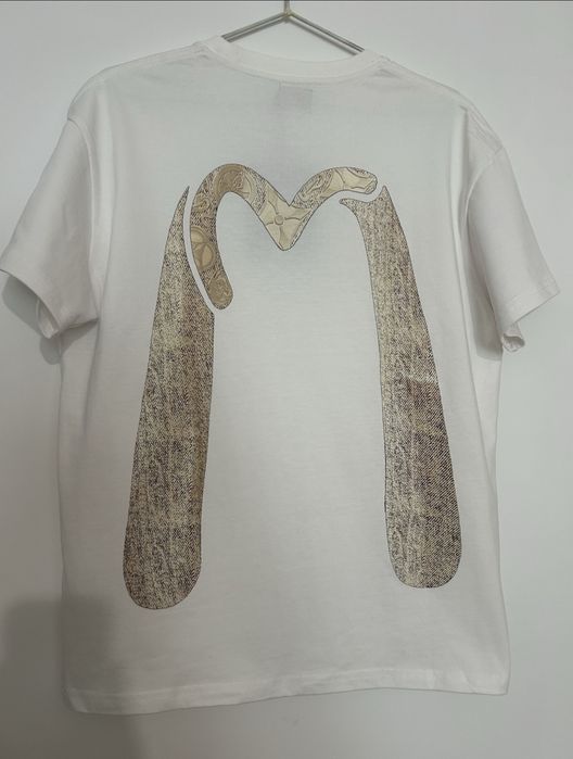 Нова футболка EVISU