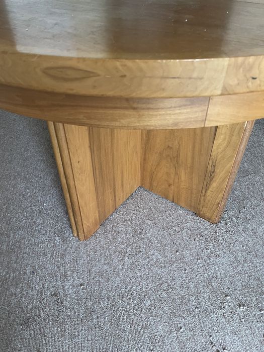 Mesa redonda 115 por 75. Aberta com 1.46 por 75