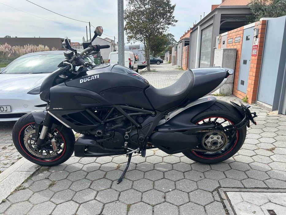 DUCATI Diavel 1200 black possivel credito 150€