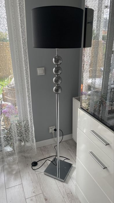 Lampa podłogowa