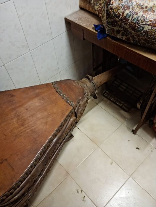 Fole antigo de ferro e pele