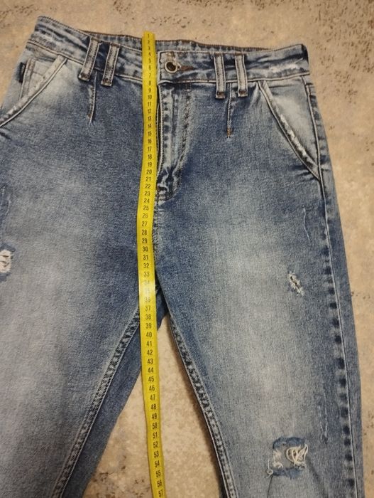 Жіночі джинси мом
