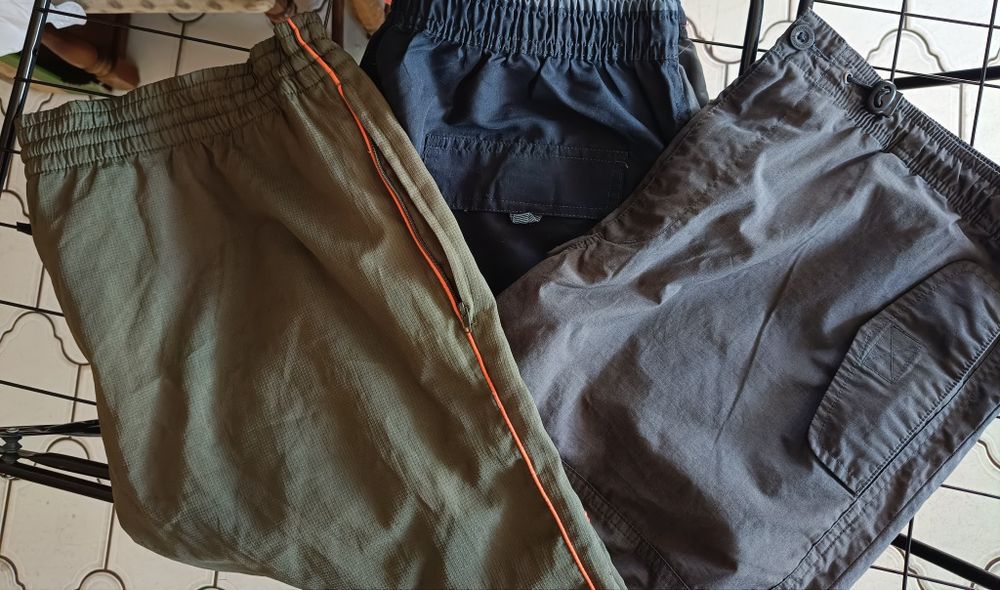 Zestaw trzech par męskich spodni 3/4 XL