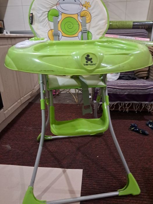 Продам стульчик для кормления БЕННЕТОН.