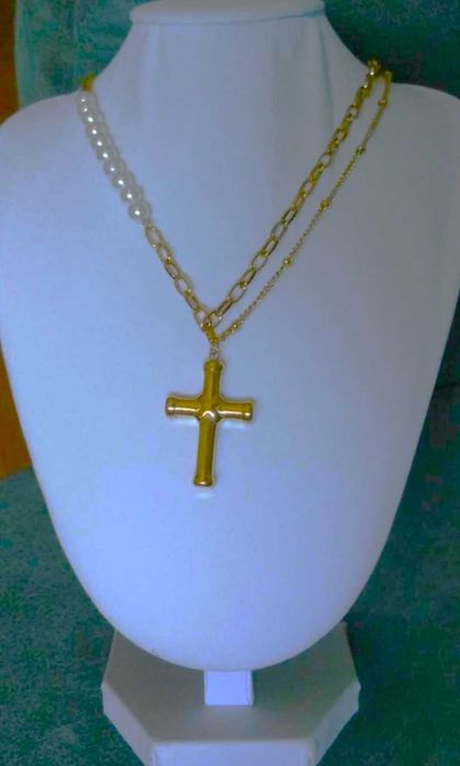 Colar Aço Dourado Duplo c/ Cruz e Perolas NOVO
