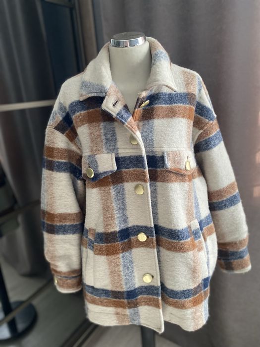 Стильне пальто, сорочка в клітинку Zara