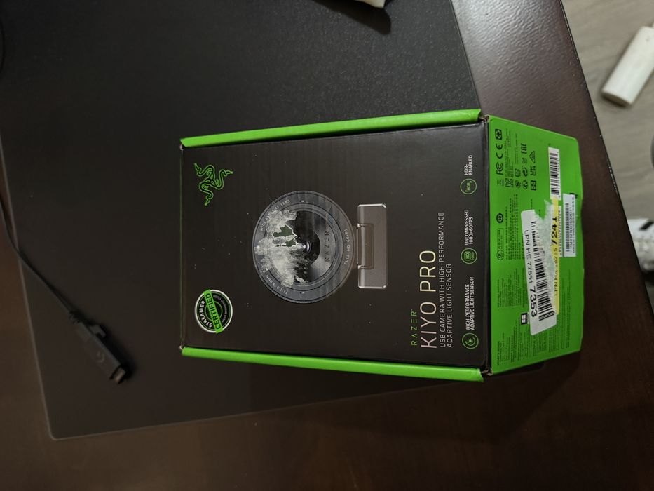 Webcam Razer Kiyo Pro + Suporte articulado