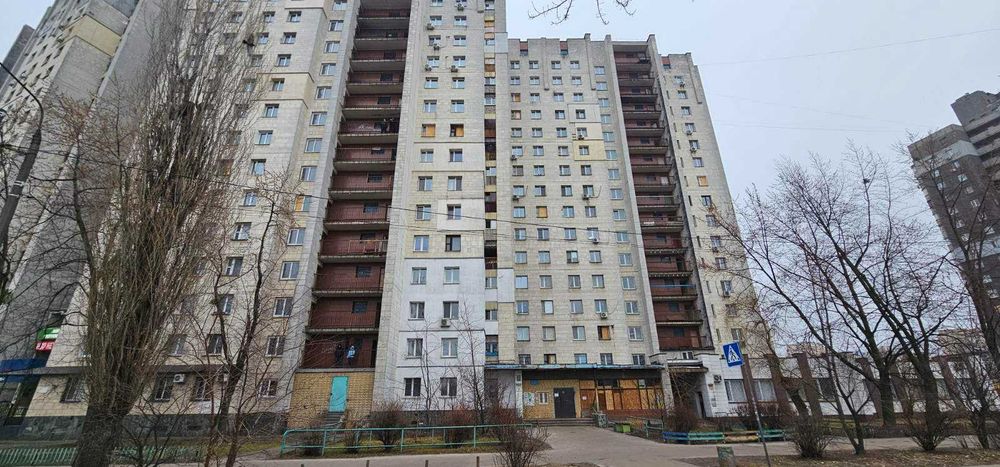 Здається кімната в гуртожитку біля Дарницької площі