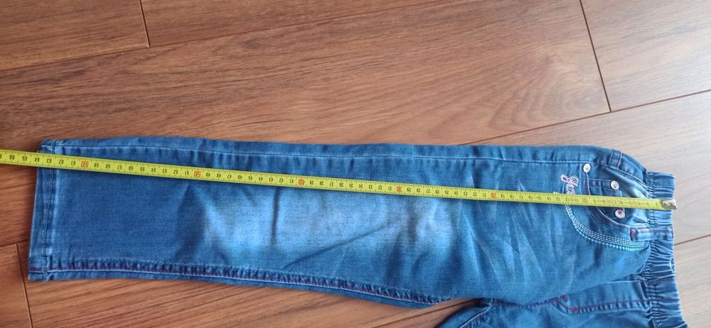Nowe spodnie bez metek jeansy dziewczynka 122