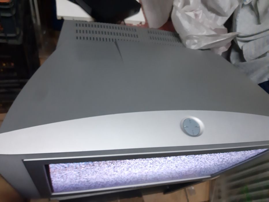 TV with remote control in very good condition.64751142001154123